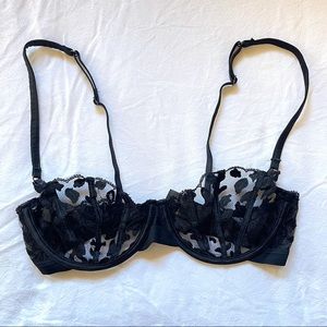 Hedi Klum Scalloped Lace Bra / Size 32D